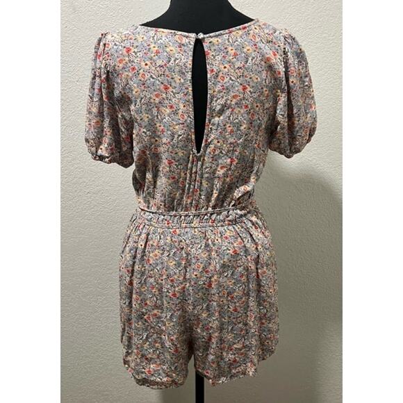 American Eagle Floral Carnation Wrap Front Lightweight V Neck Summer Romper Sz L - Picture 7 of 15